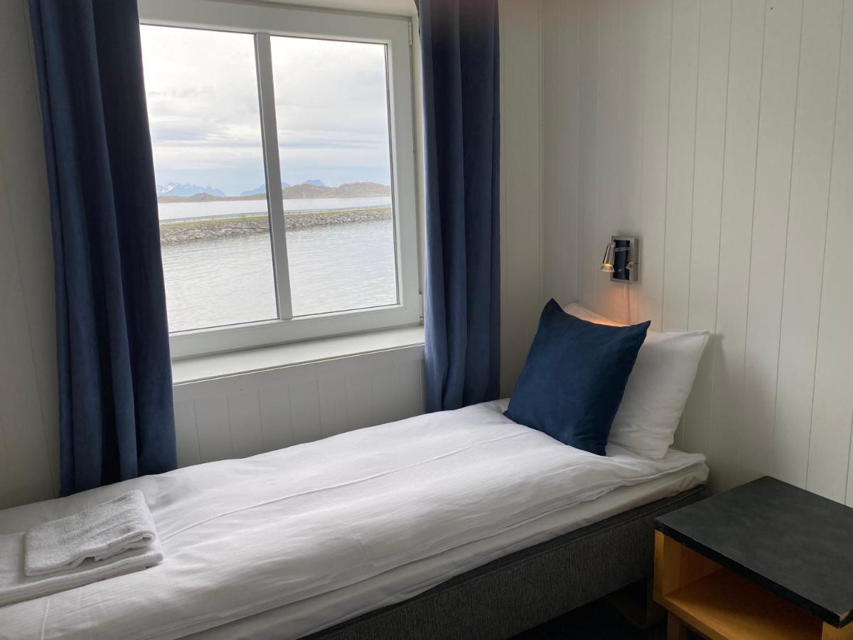 Fast Hotel Henningsvaer Exterior photo