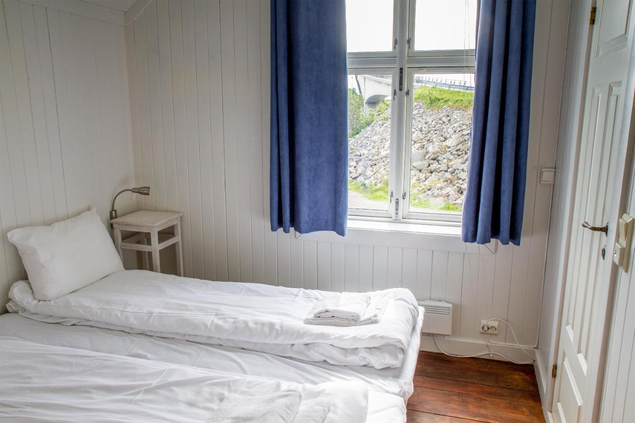 Fast Hotel Henningsvaer Exterior photo