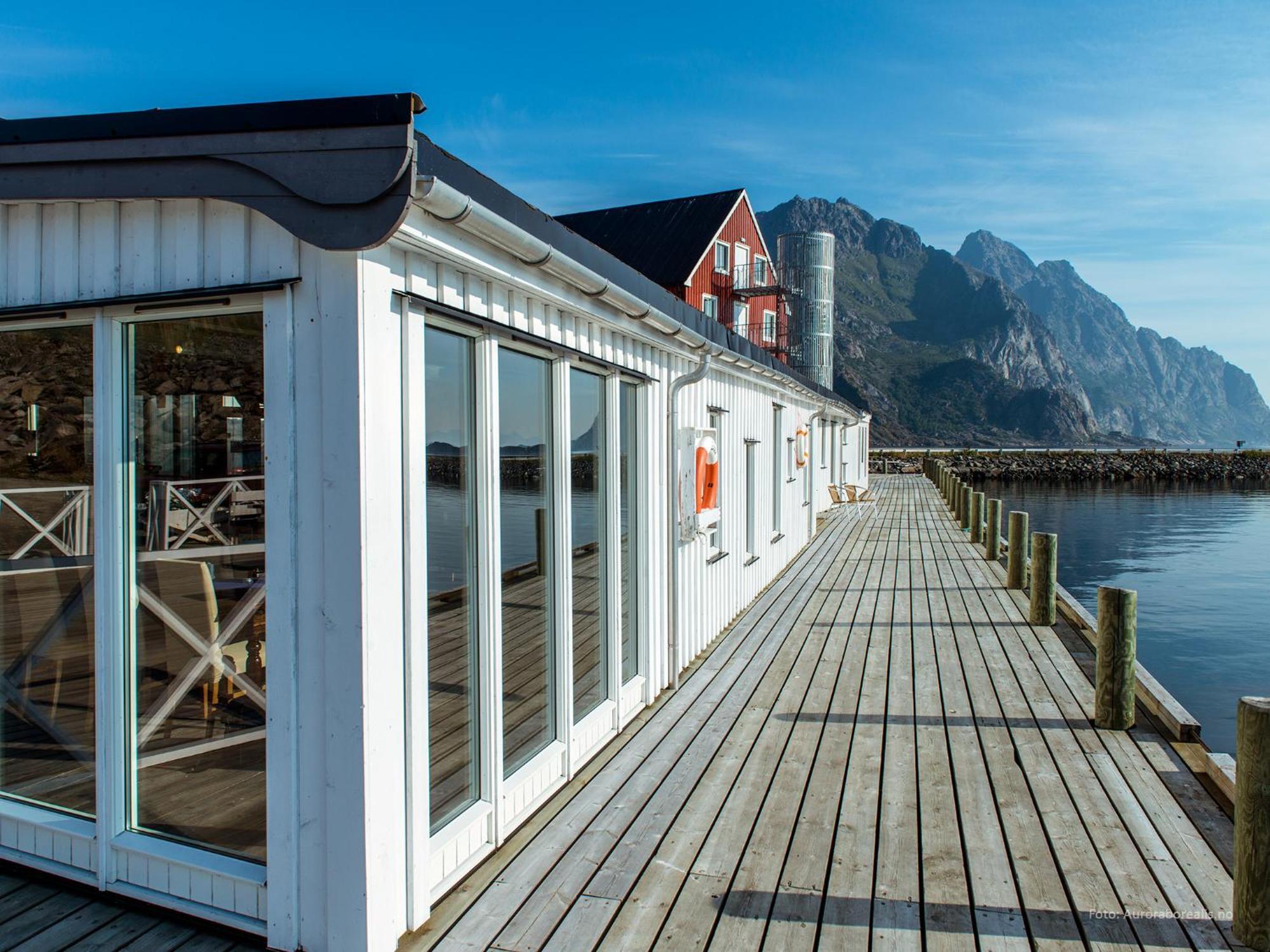 Fast Hotel Henningsvaer Exterior photo