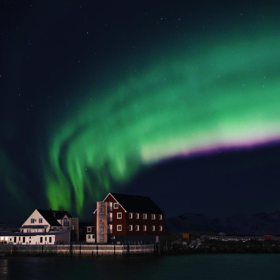 Fast Hotel Henningsvaer Exterior photo